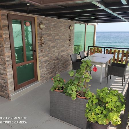 Hemingway Rooms In Happy Beach Varna Esterno foto