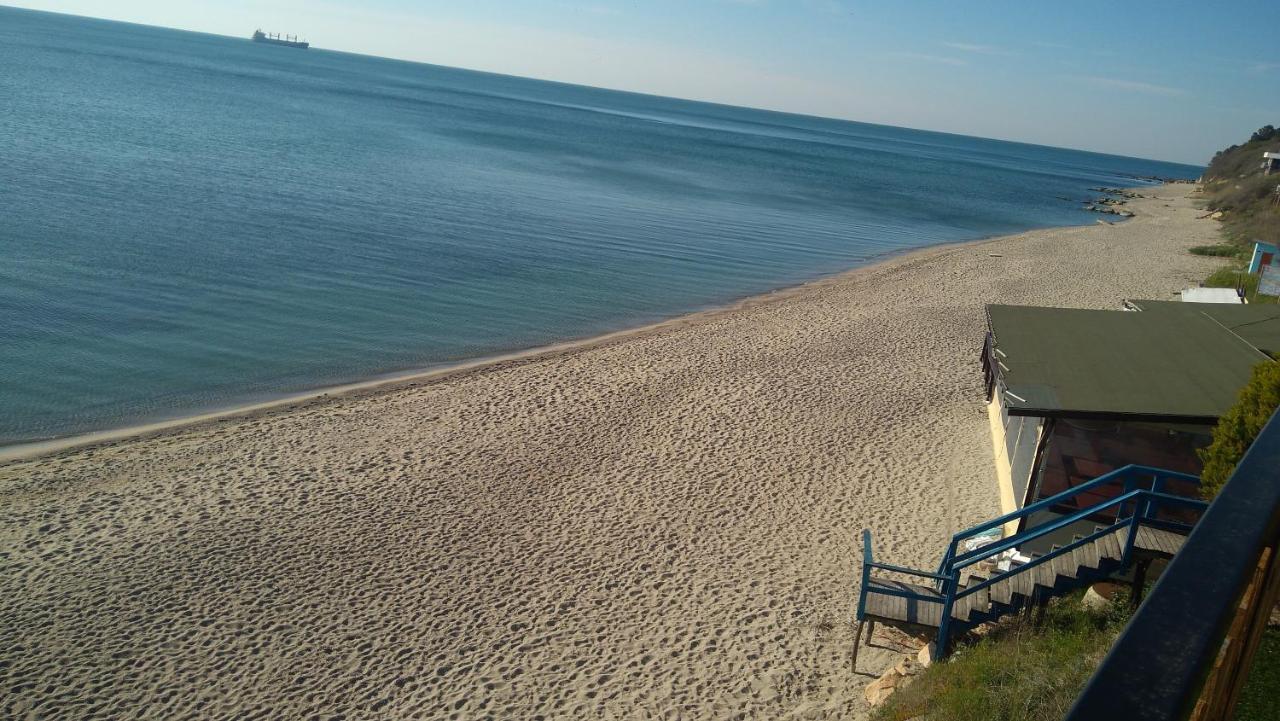 Hemingway Rooms In Happy Beach Varna Esterno foto