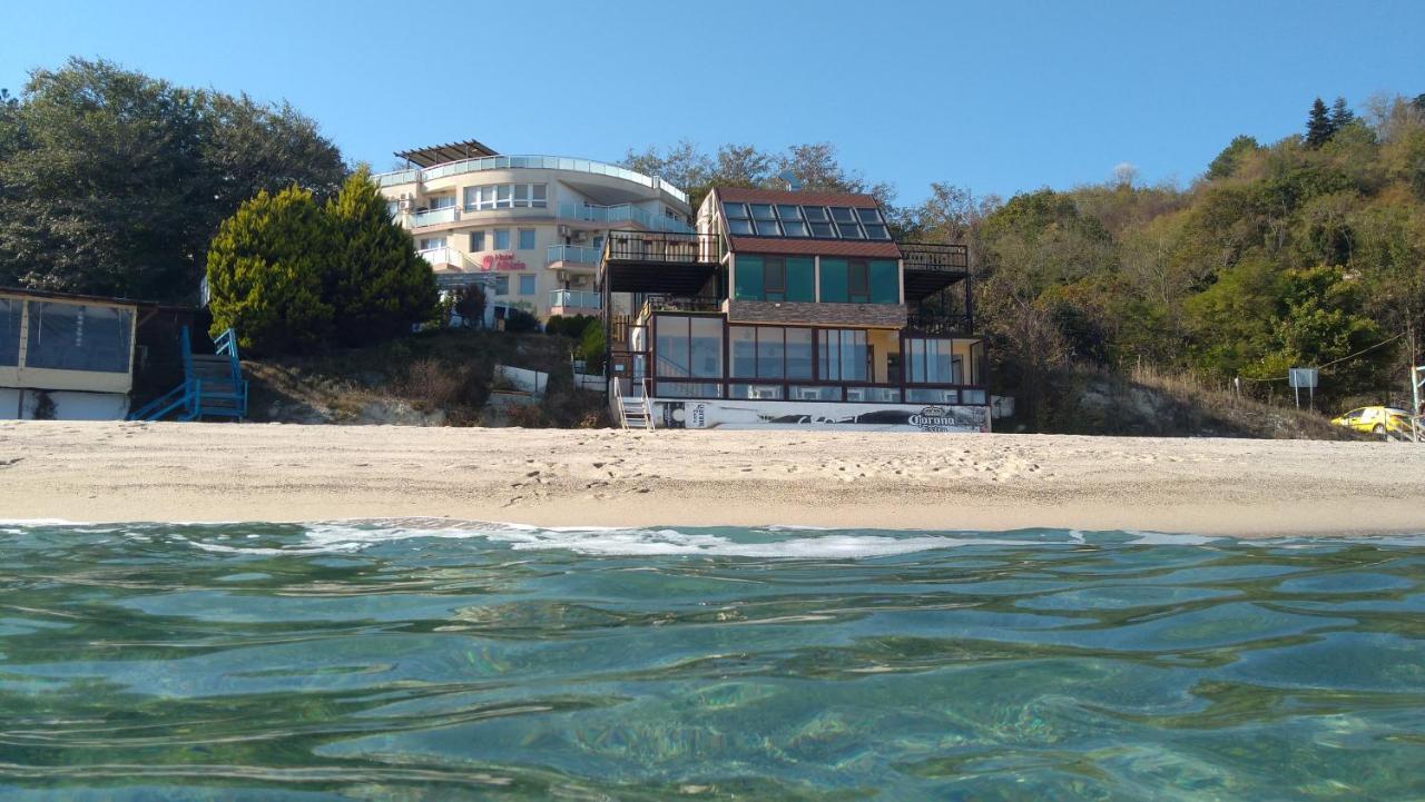 Hemingway Rooms In Happy Beach Varna Esterno foto
