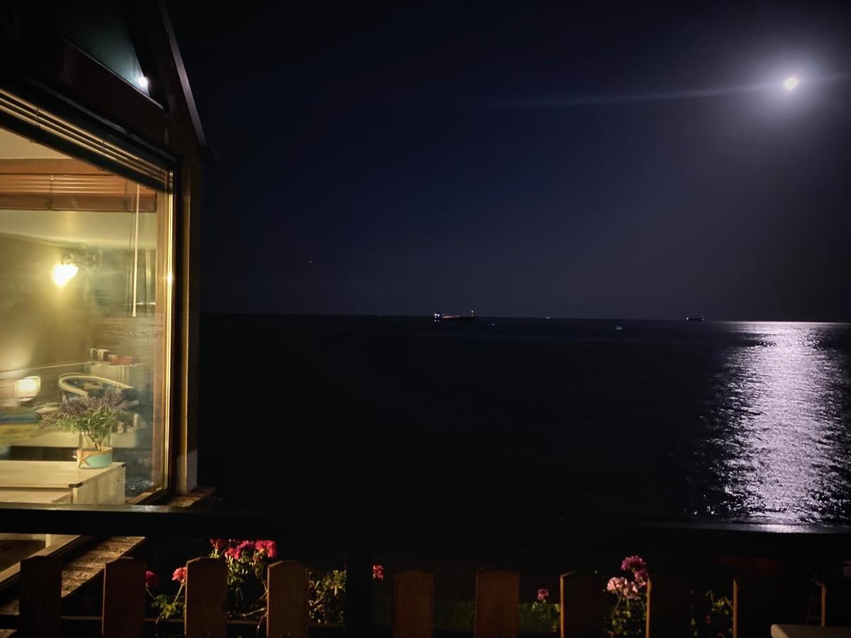 Hemingway Rooms In Happy Beach Varna Esterno foto