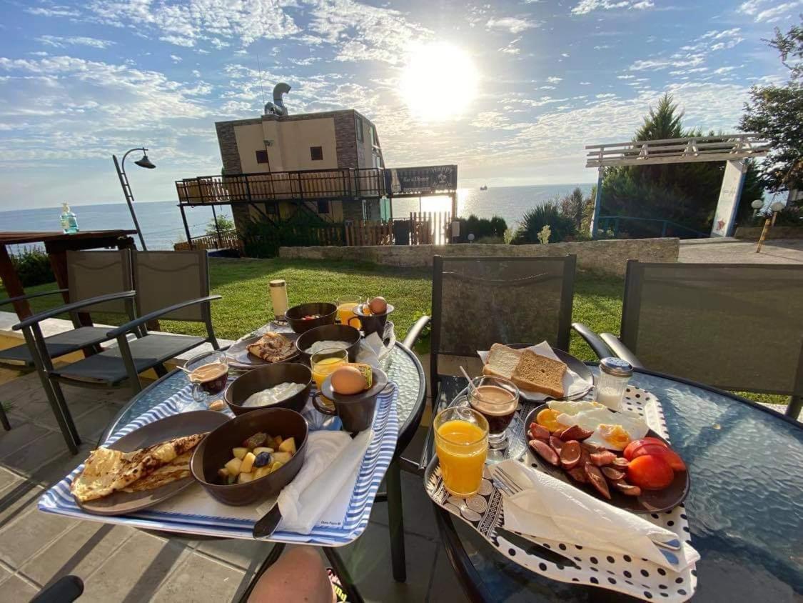 Hemingway Rooms In Happy Beach Varna Esterno foto