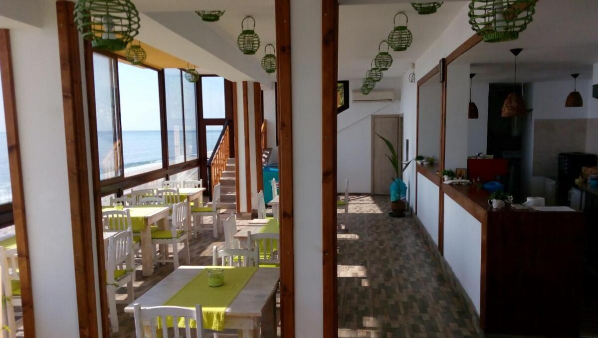 Hemingway Rooms In Happy Beach Varna Esterno foto