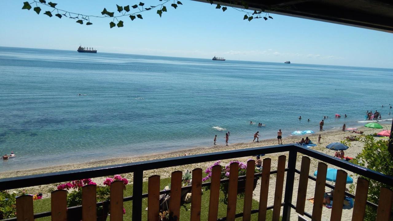 Hemingway Rooms In Happy Beach Varna Esterno foto