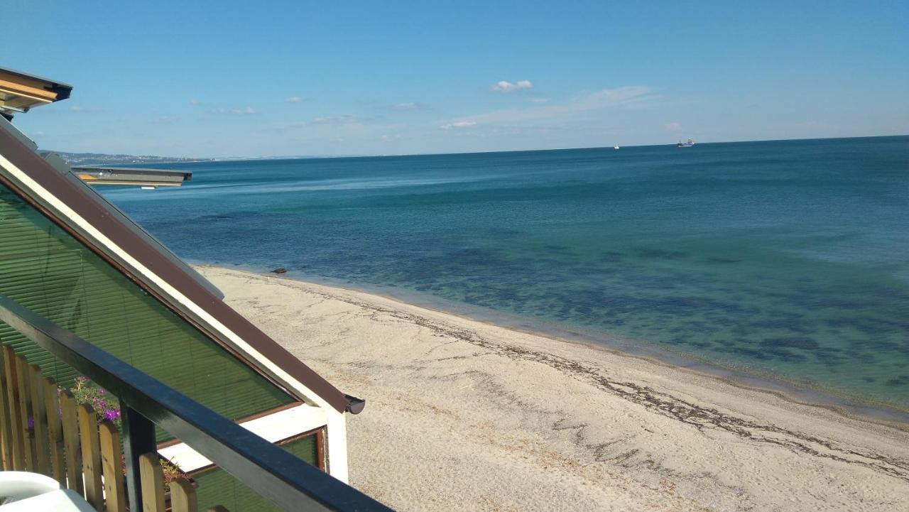 Hemingway Rooms In Happy Beach Varna Esterno foto