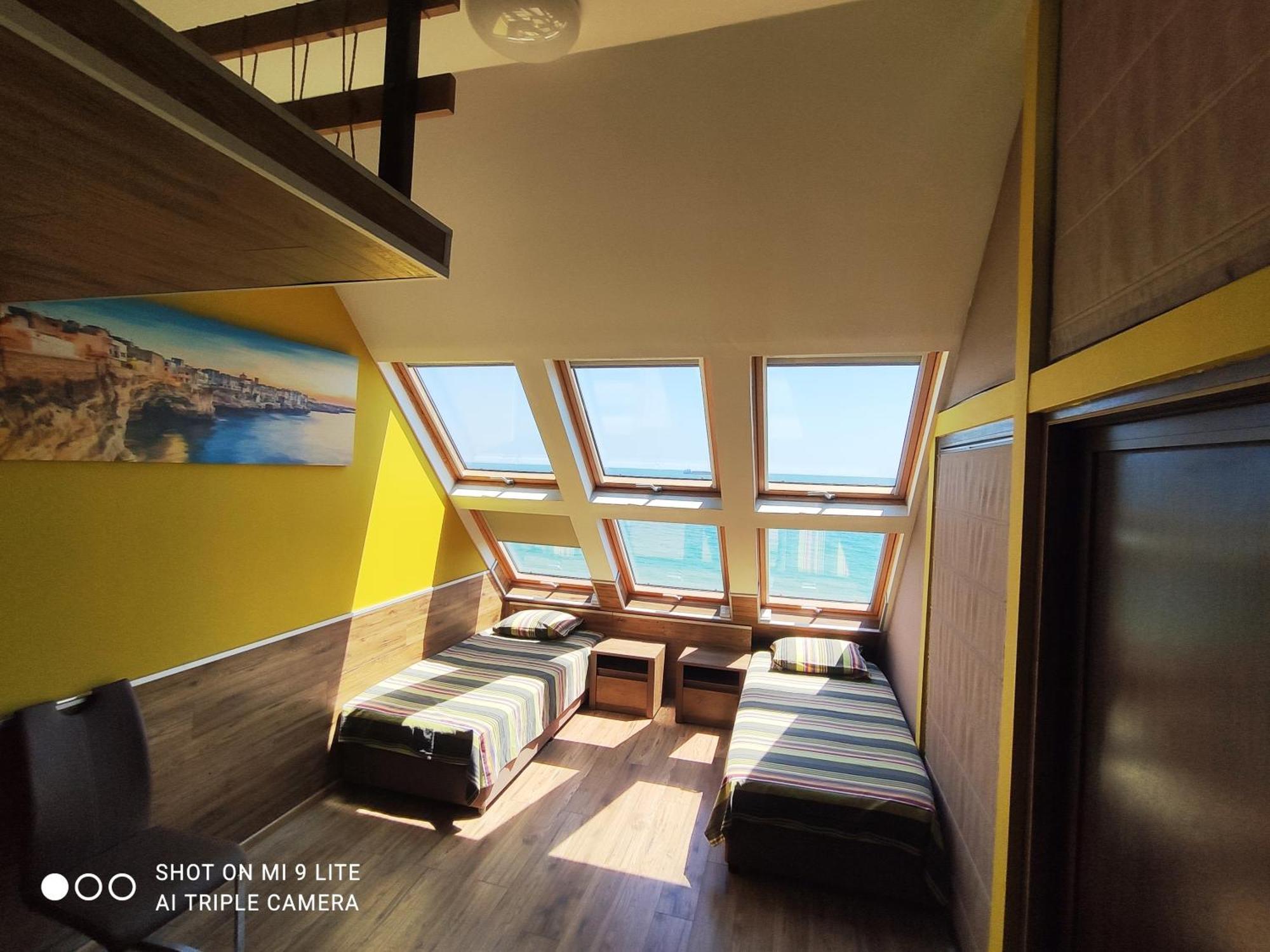 Hemingway Rooms In Happy Beach Varna Esterno foto