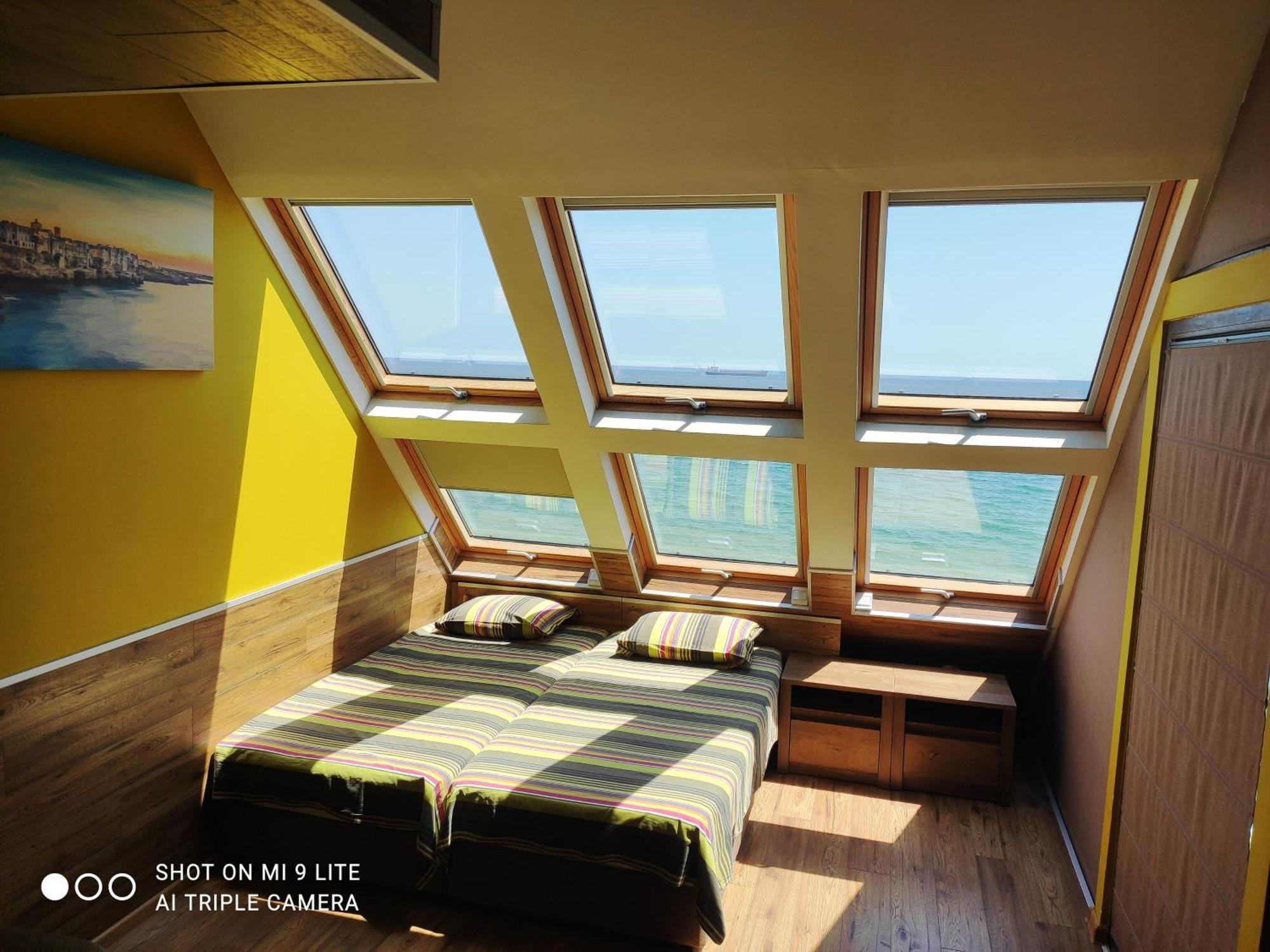 Hemingway Rooms In Happy Beach Varna Esterno foto