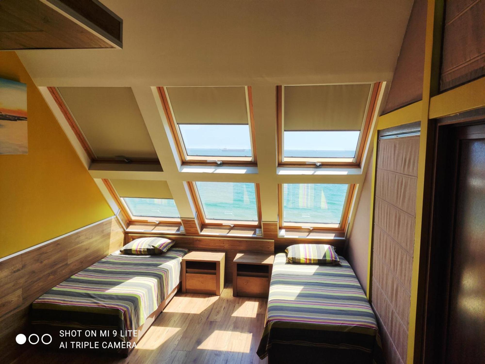 Hemingway Rooms In Happy Beach Varna Esterno foto