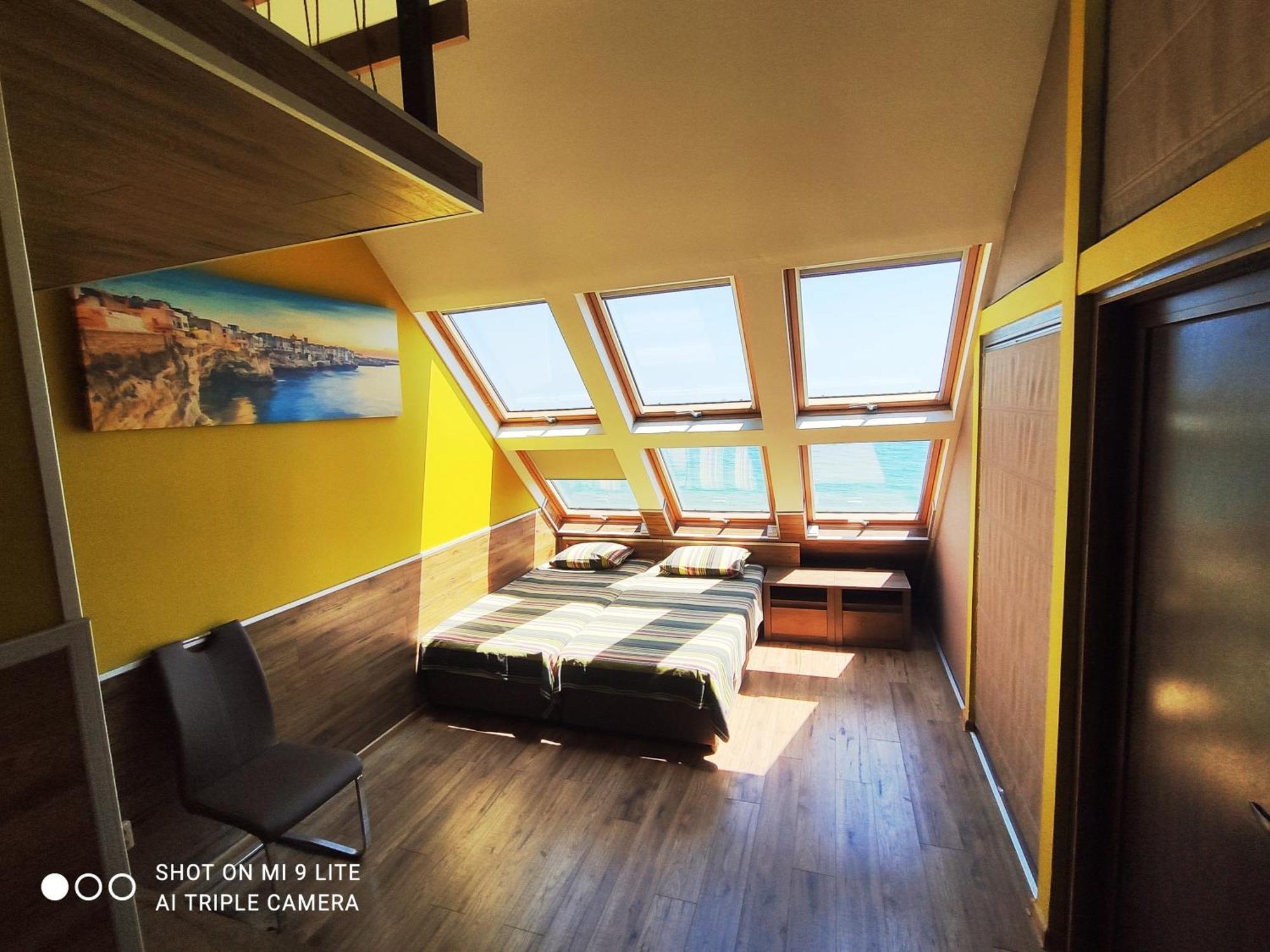 Hemingway Rooms In Happy Beach Varna Esterno foto