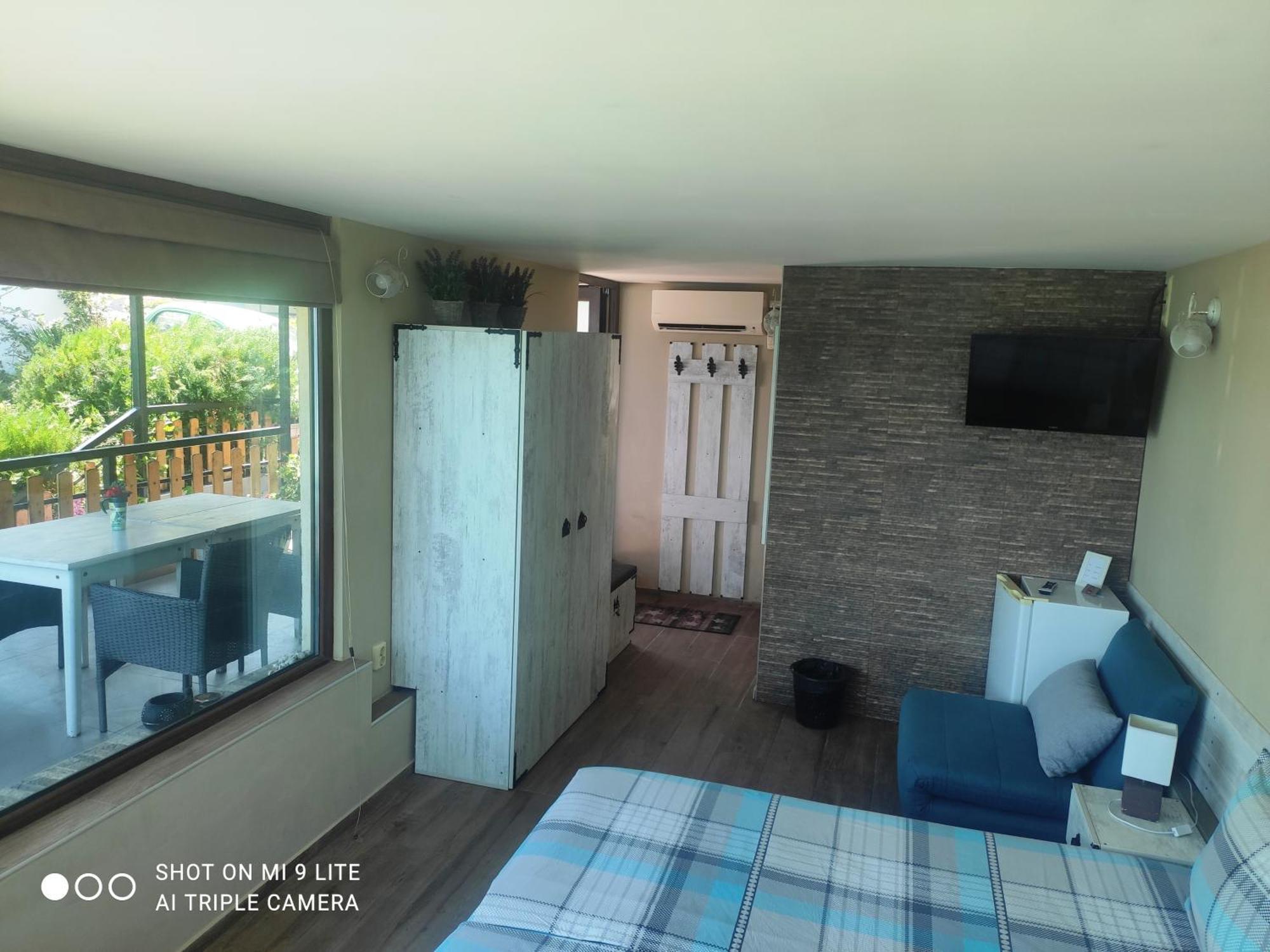 Hemingway Rooms In Happy Beach Varna Esterno foto