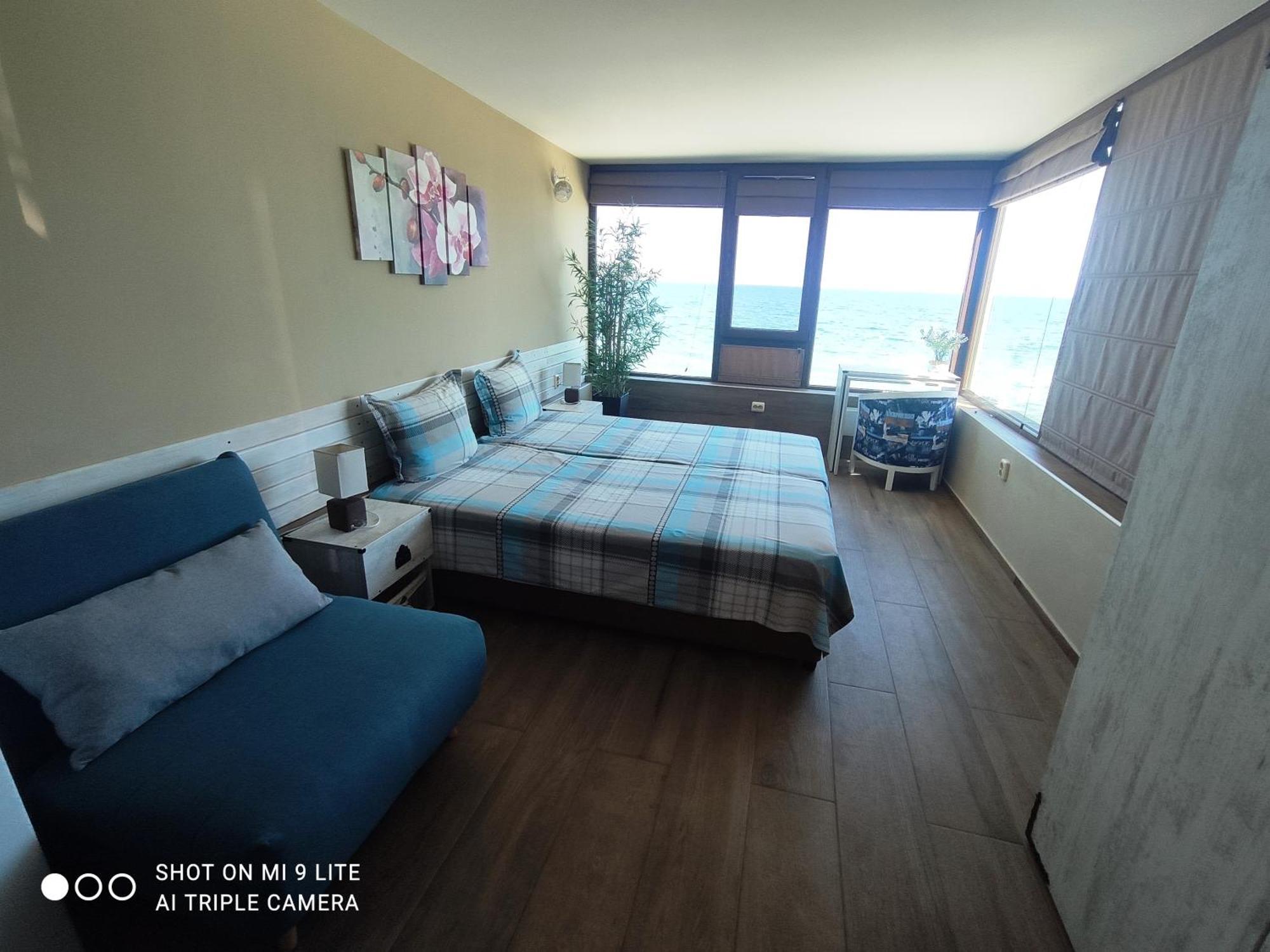 Hemingway Rooms In Happy Beach Varna Esterno foto