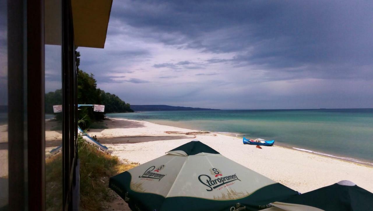 Hemingway Rooms In Happy Beach Varna Esterno foto