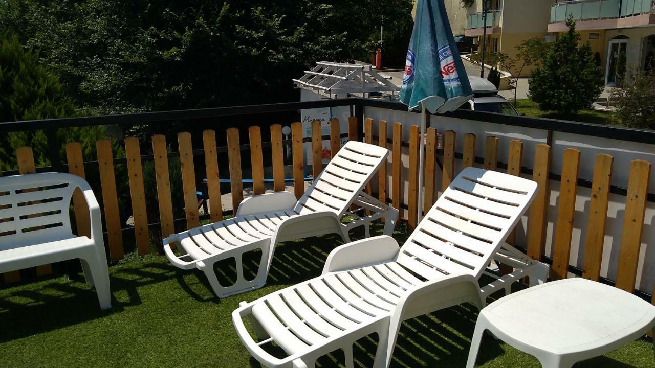 Hemingway Rooms In Happy Beach Varna Esterno foto